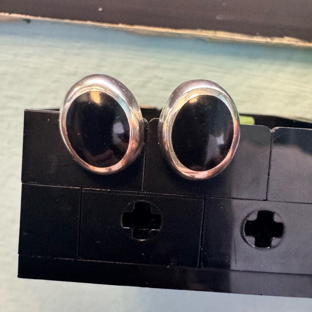 Vintage Elegant Sterling Silver Black Onyx Earrings - Picture 5 of 8